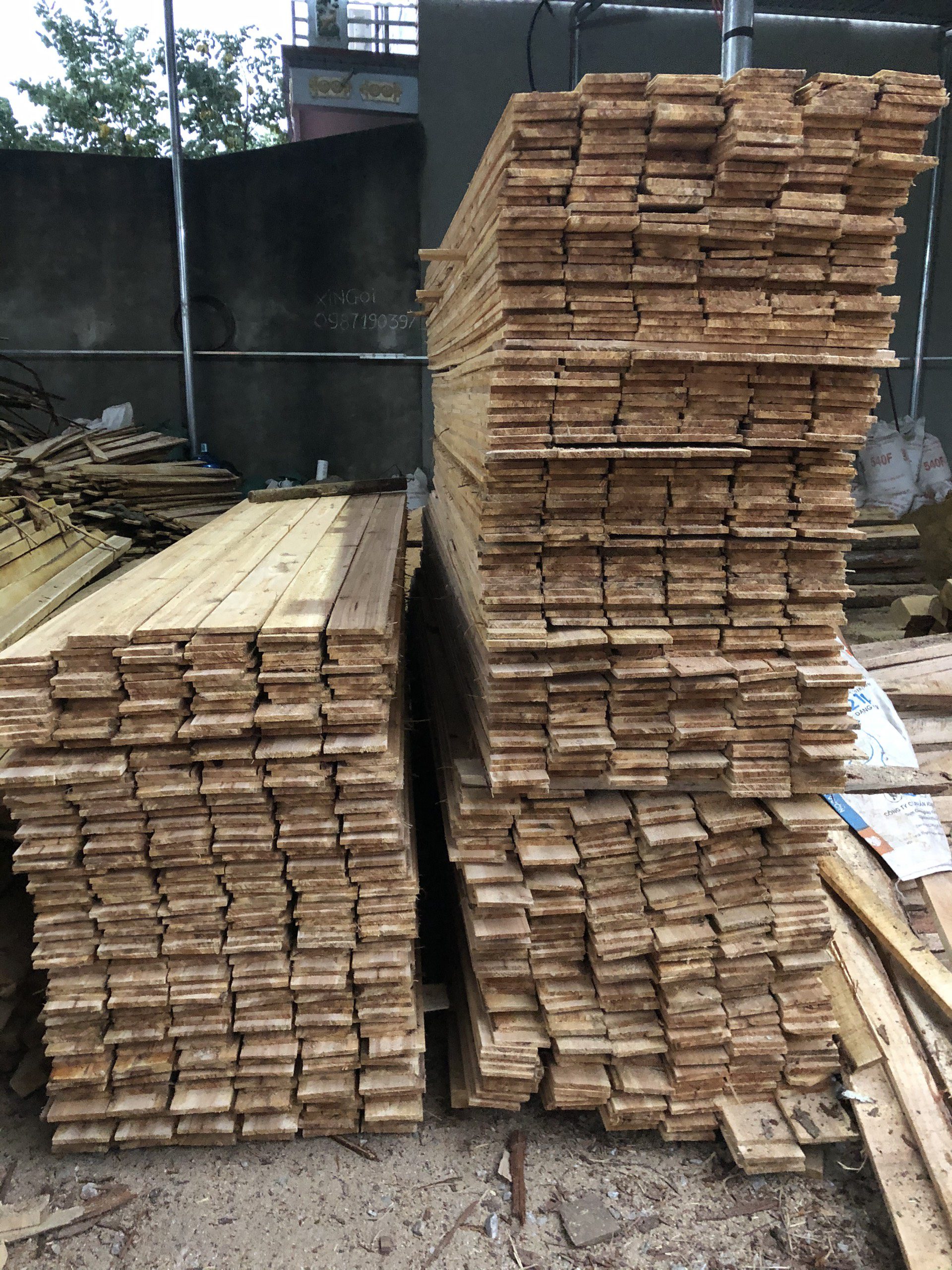 Đơn hàng xuất khẩu gỗ thông xẻ sang thị trường Úc GT01-121021