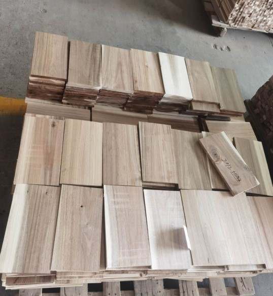 Đơn hàng xuất khẩu 400 khối gỗ keo xẻ sang Trung Quốc G-KX01-21E22
