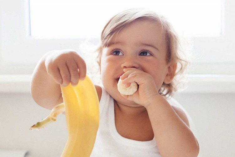 Trẻ ăn chuối rất tốt cho hệ tiêu hóa và sự phát triển