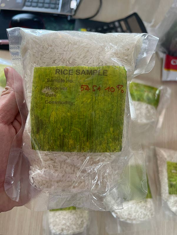 Gửi thành công mẫu gạo cho khách hàng người Trung Quốc