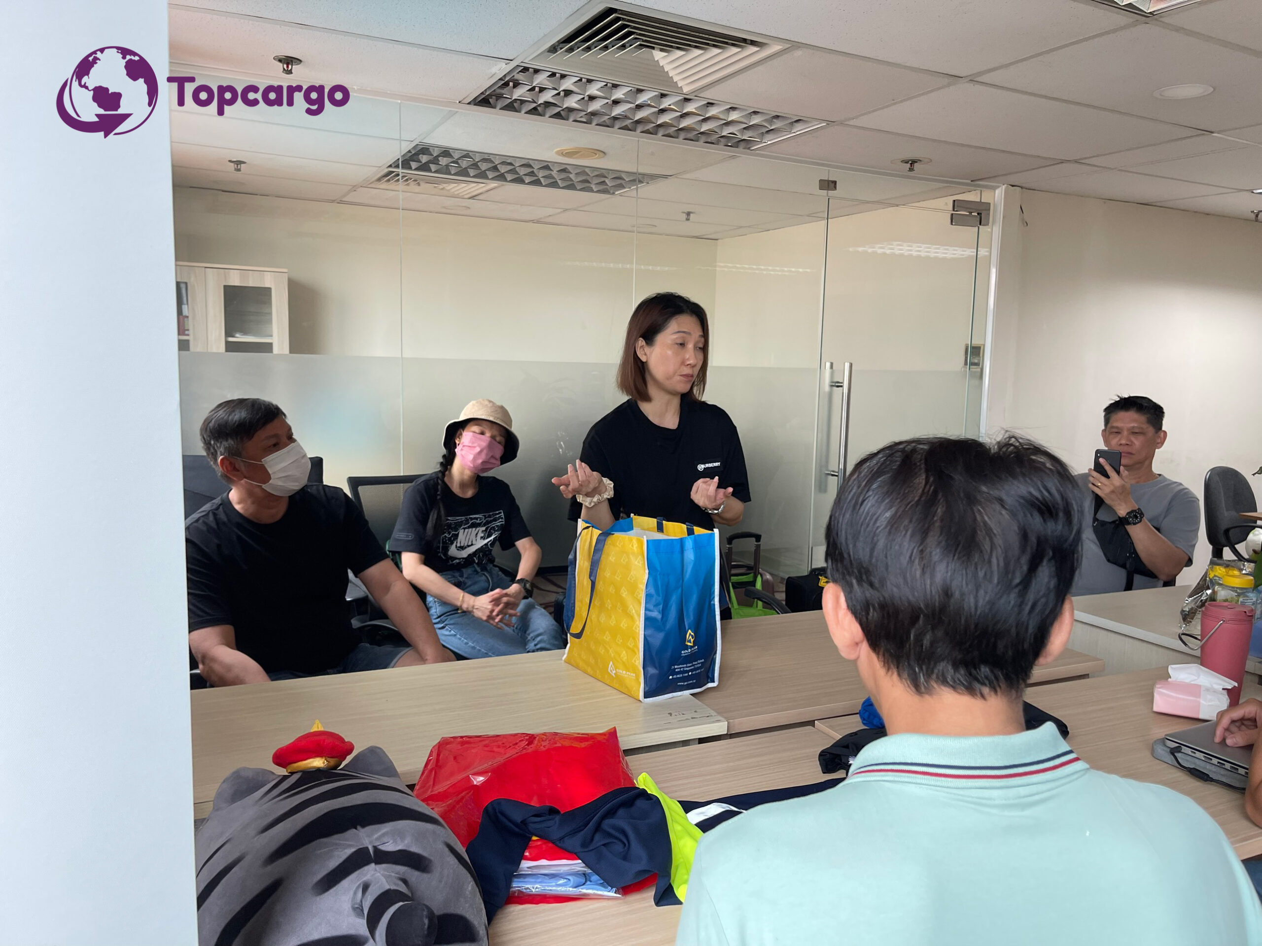 Buổi gặp gỡ thành công giữa khách hàng Singapore và Xưởng đối tác của Top Cargo