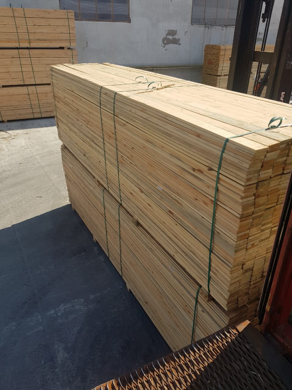 Cơ hội xuất khẩu gỗ thông xẻ sang thị trường Anh G-THX01-12E23